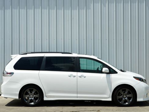 Used 2015 Toyota Sienna SE Premium image 49