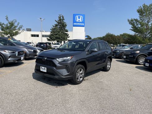 Used 2025 Toyota RAV4 XLE AWD/4WD image 1