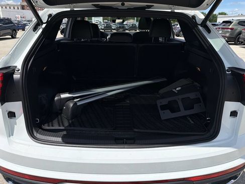 Certified 2023 Volkswagen Atlas Cross Sport SE w/ Panoramic Sunroof Package AWD/4WD image 28