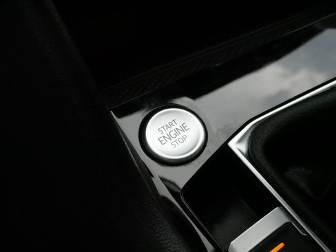 Used 2024 Volkswagen Taos SEL image 29