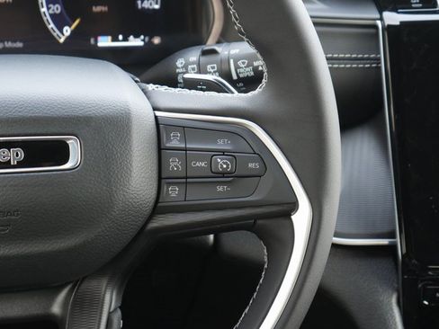 New 2025 Jeep Grand Cherokee Altitude image 17