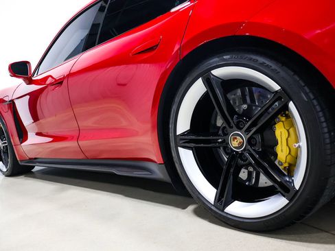 Used 2020 Porsche Taycan image 18