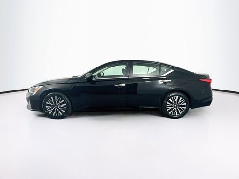 Used 2025 Nissan Altima 2.5 SV FWD image 4