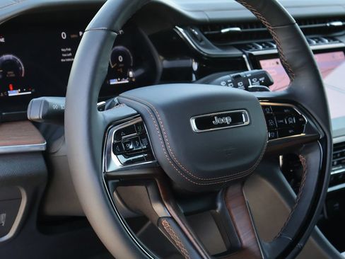 Used 2025 Jeep Grand Cherokee Summit w/ Obsidian Package AWD/4WD image 20