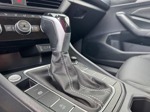 Used 2022 Volkswagen Jetta SE FWD image 19