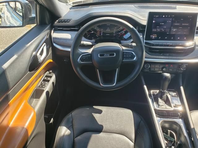 Used 2025 Jeep Compass Limited AWD/4WD image 17