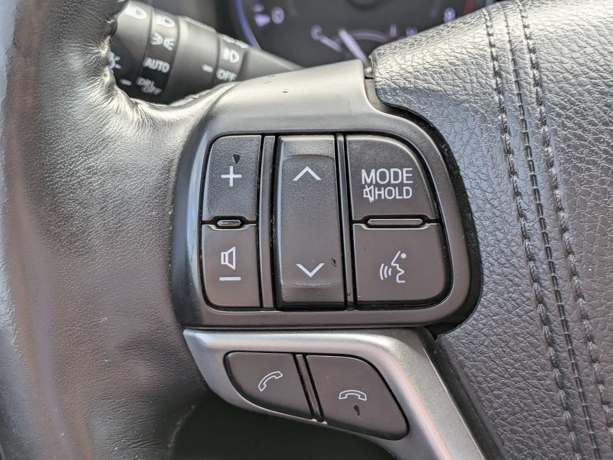 Used 2018 Toyota Highlander Limited Platinum FWD image 27