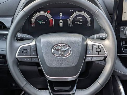 Certified 2026 Toyota Highlander XSE image 13