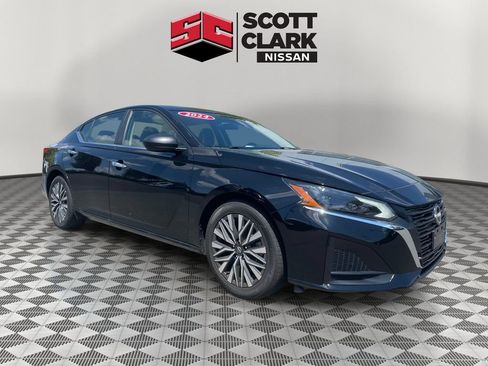 Used 2024 Nissan Altima 2.5 SV FWD image 1