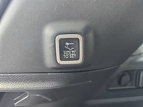 Used 2023 Jeep Grand Cherokee Limited AWD/4WD image 13