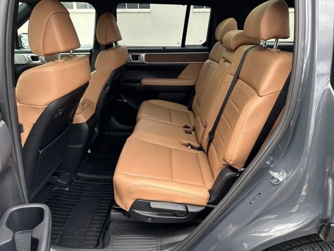 Certified 2025 Hyundai Santa Fe Limited AWD/4WD image 15