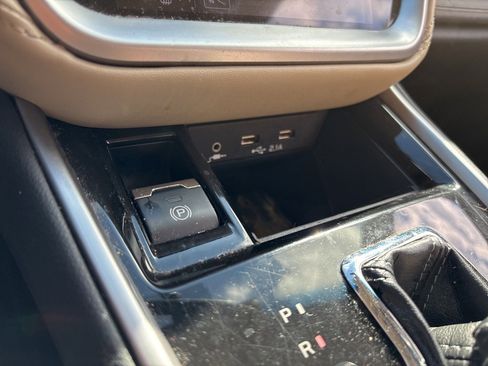 Used 2020 Subaru Outback Limited image 19