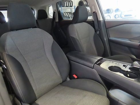 Used 2023 Nissan Rogue SV image 6