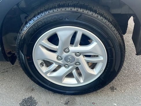 Used 2022 Hyundai Venue SE image 11