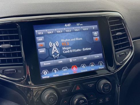 Used 2019 Jeep Grand Cherokee Laredo w/ Laredo X Package image 26