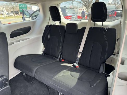 Used 2022 Chrysler Voyager LX FWD image 28