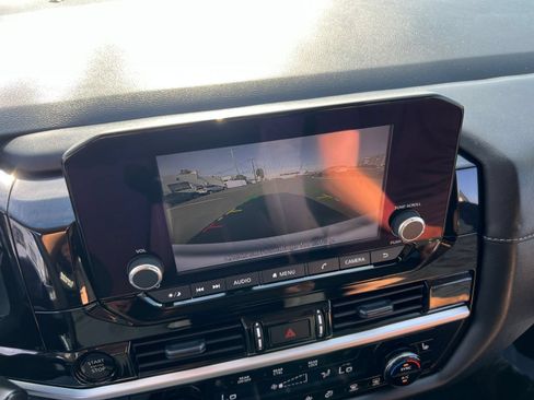 Used 2025 Nissan Pathfinder SV FWD image 27