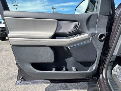 Used 2025 Ford Expedition Active image 24