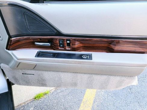 Used 1999 Buick Le Sabre Custom w/ Prestige Opt Pkg FWD image 20