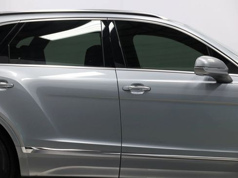 Used 2019 Bentley Bentayga image 71