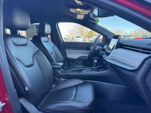 Used 2025 Jeep Compass Limited image 15