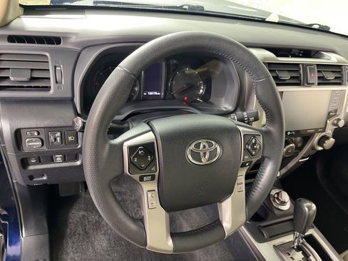 Used 2020 Toyota 4Runner SR5 Premium w/ Moonroof Package AWD/4WD image 26