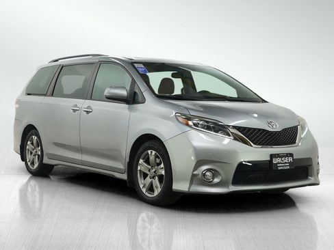 Used 2016 Toyota Sienna SE Premium image 7