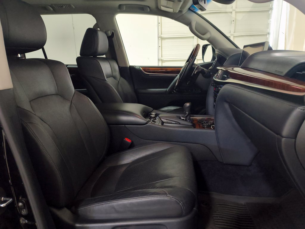 Used 2016 Lexus LX 570 4WD w/ Luxury Package image 11