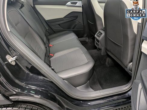 Used 2025 Volkswagen Taos SE w/ Panoramic Sunroof Package image 27