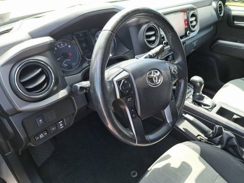 Used 2021 Toyota Tacoma TRD Off-Road w/ Technology Package AWD/4WD image 13