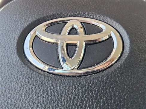 Used 2024 Toyota Corolla Cross L image 5