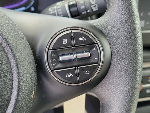 Used 2025 Kia Soul LX w/ LX Technology Package FWD image 29