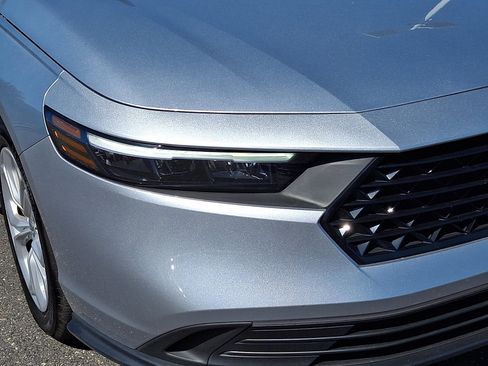 Used 2025 Honda Accord LX image 9
