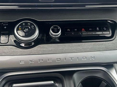 Used 2025 Ford Expedition Max Platinum AWD/4WD image 22