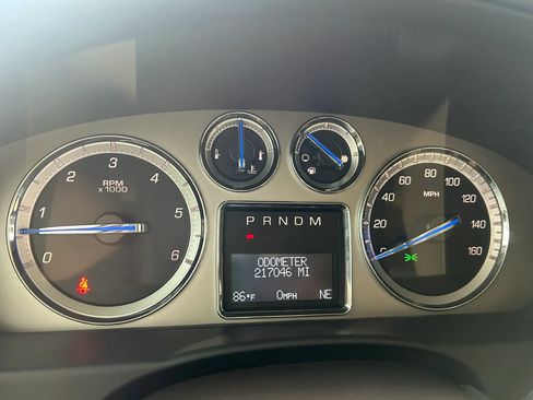 Used 2011 Cadillac Escalade Premium RWD image 29