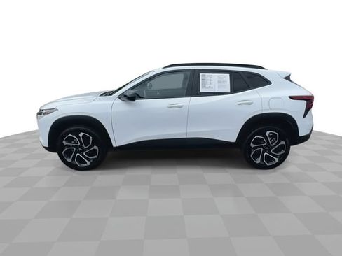 Used 2025 Chevrolet Trax RS w/ Sunroof Package FWD image 5