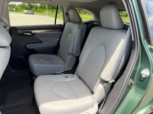 Used 2023 Toyota Highlander Platinum AWD/4WD image 20