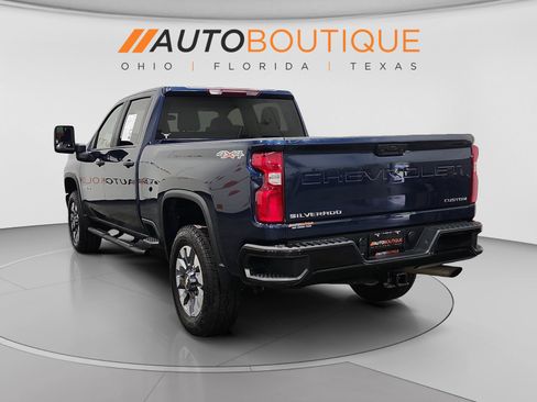 Used 2021 Chevrolet Silverado 2500 Custom w/ Custom Value Package AWD/4WD image 3