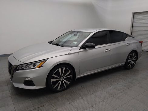 Used 2019 Nissan Altima 2.5 SR image 2