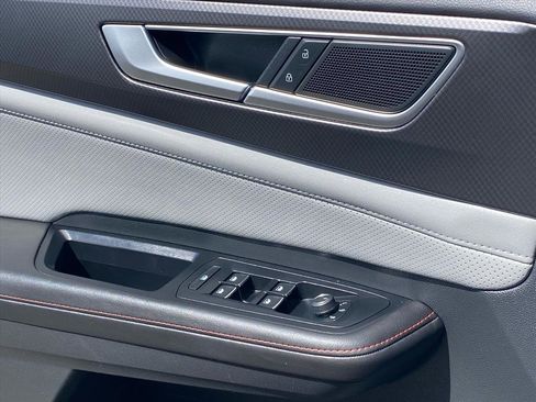 Certified 2024 Volkswagen Atlas Peak Edition SE image 17