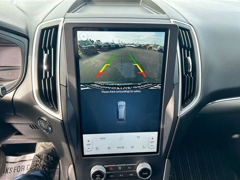 Certified 2022 Ford Edge SEL w/ Sport Appearance Package AWD/4WD image 17