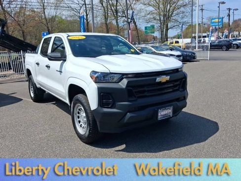 Used 2025 Chevrolet Colorado W/T RWD image 2