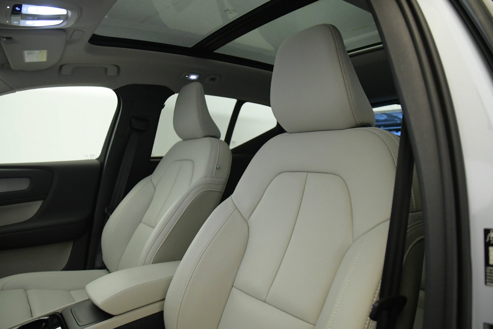 Used 2026 Volvo XC40 B5 Plus w/ Protection Package Premier AWD/4WD image 18