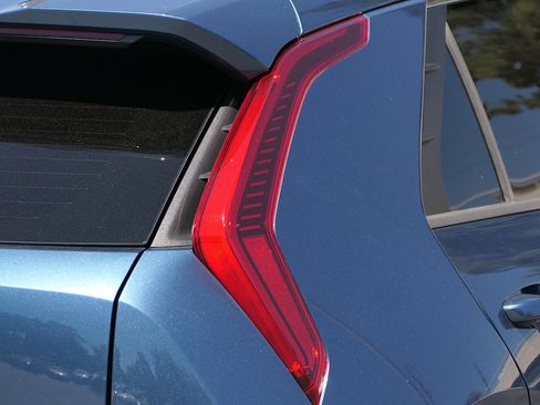 Used 2023 Kia Niro EX FWD image 5