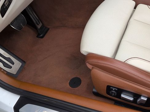 Used 2025 BMW 840i Convertible image 17