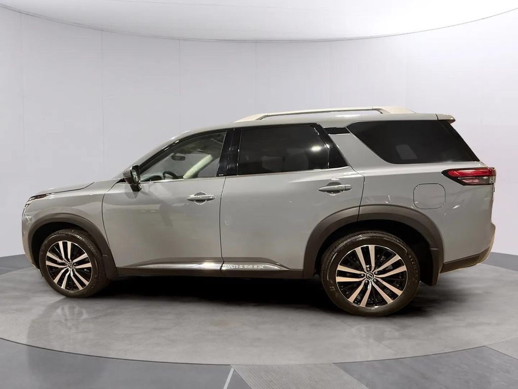Used 2025 Nissan Pathfinder Platinum w/ Cargo Package AWD/4WD image 6