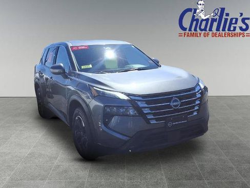 Certified 2025 Nissan Rogue SV AWD/4WD image 3