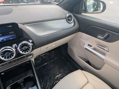 Certified 2025 Mercedes-Benz GLA 250 image 4