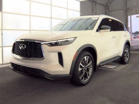 Used 2023 INFINITI QX60 Luxe w/ Vision Package FWD image 1