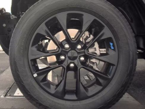 Used 2023 Jeep Wrangler Unlimited Sahara image 9